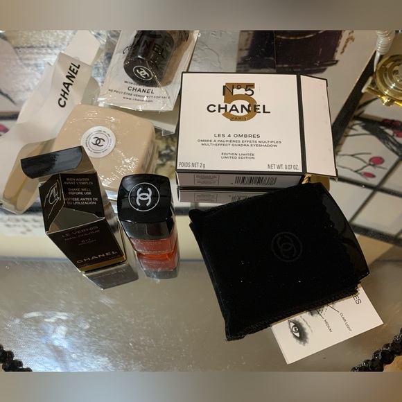 STUNNING 😍 NEW Chanel cosmetics sack with samples and Storage book( handmade) - Picture 12 of 16